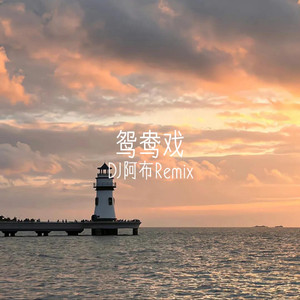 轻轻拨开岳的两瓣
